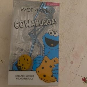 Wet N Wild Sesame Street Eyelash Curler. In good shape brand new❤️